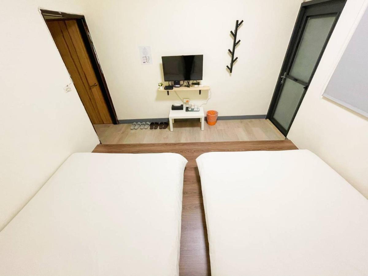 Fengjia 08 Home Taichung Exterior photo