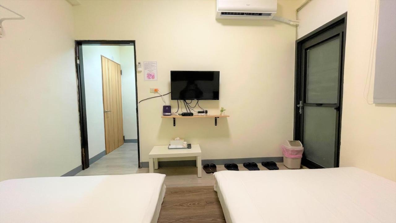Fengjia 08 Home Taichung Exterior photo