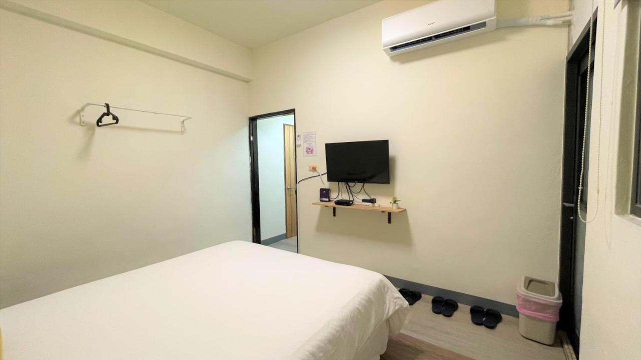 Fengjia 08 Home Taichung Exterior photo