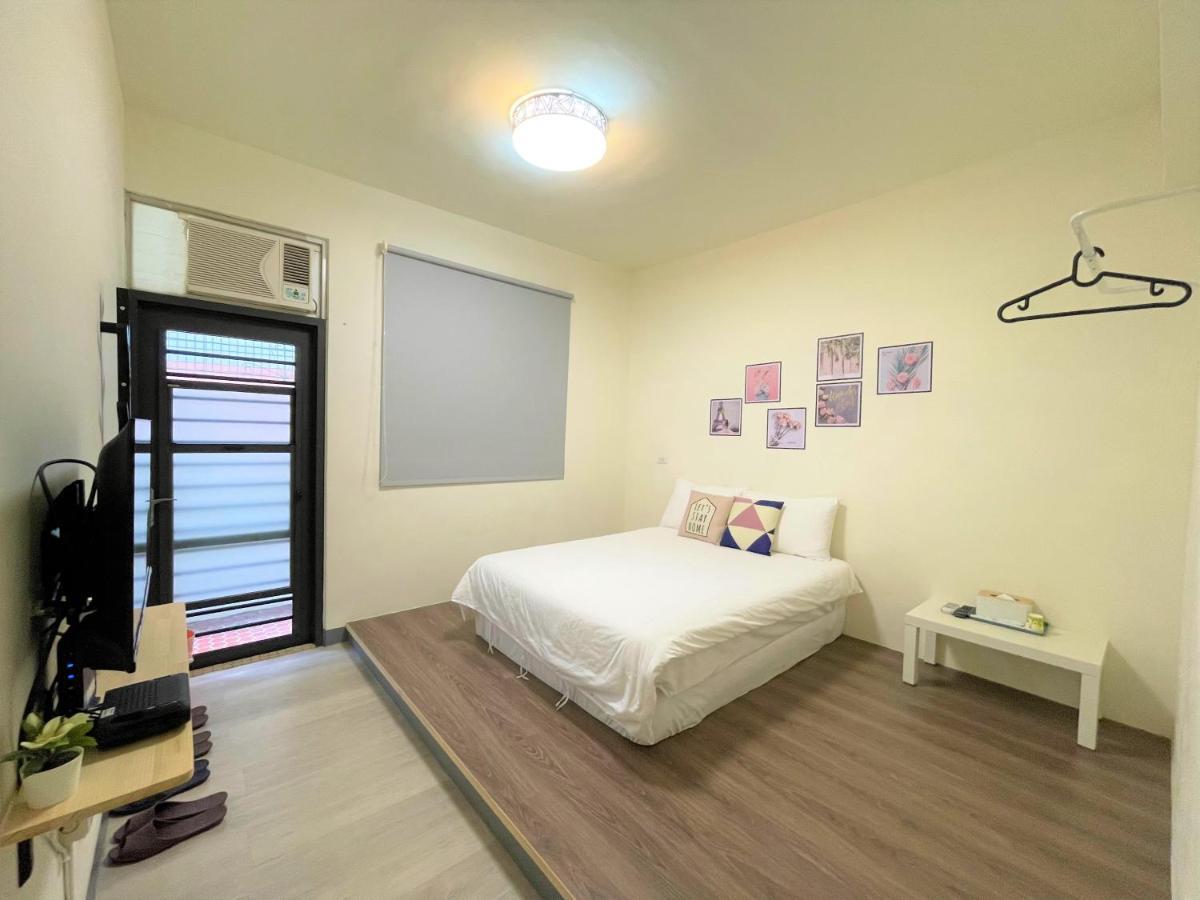 Fengjia 08 Home Taichung Exterior photo