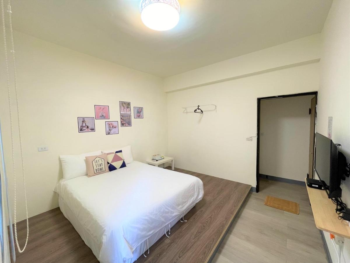 Fengjia 08 Home Taichung Exterior photo