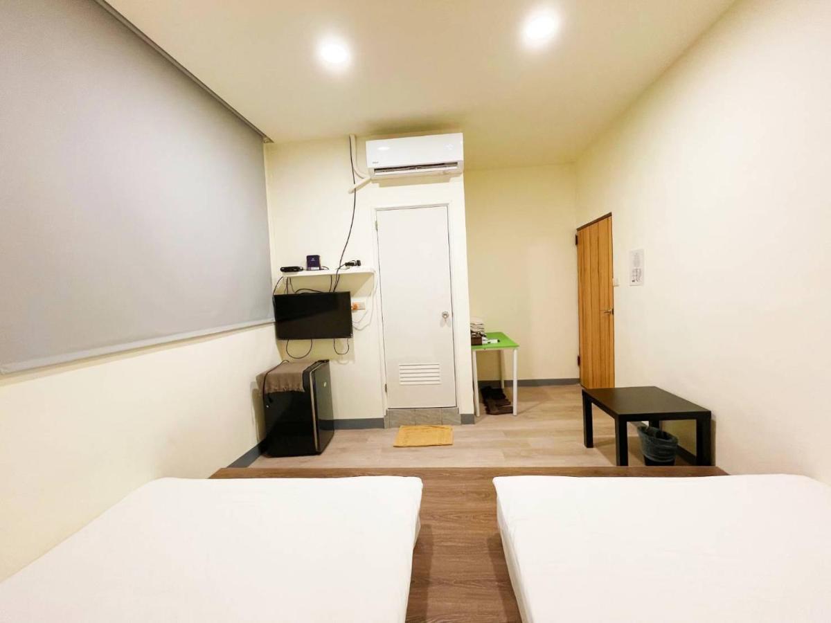 Fengjia 08 Home Taichung Exterior photo