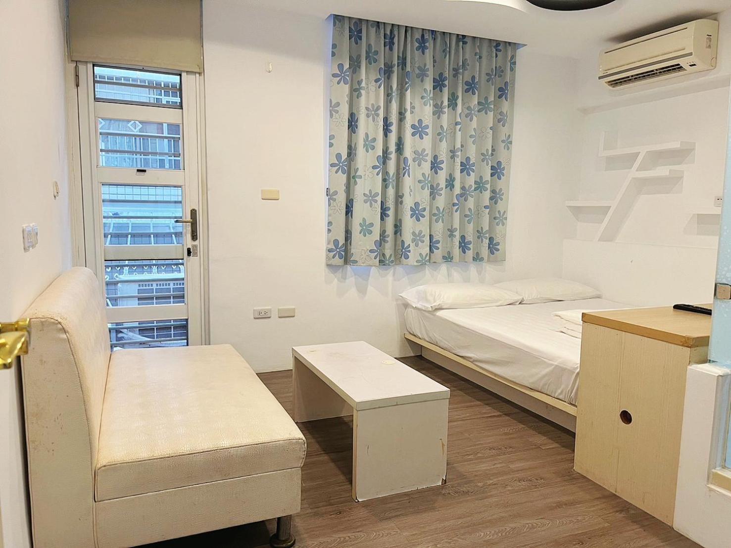 Fengjia 08 Home Taichung Exterior photo